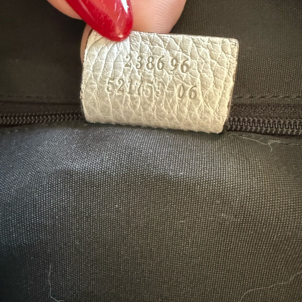 ✨Authentic ✨ Gucci Shimmering Silver Tote Bag - Picture 7 of 16